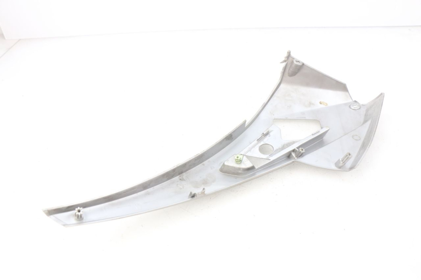 photo de TAPA BAJO EL ASIENTO DERECHO. PEUGEOT GEOPOLIS 400 (2007 - 2013)