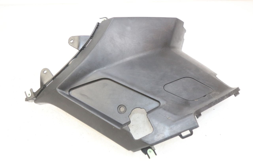 photo de TAPA BAJO EL ASIENTO DERECHO. PEUGEOT KISBEE 2T 50 (2010 - 2017)