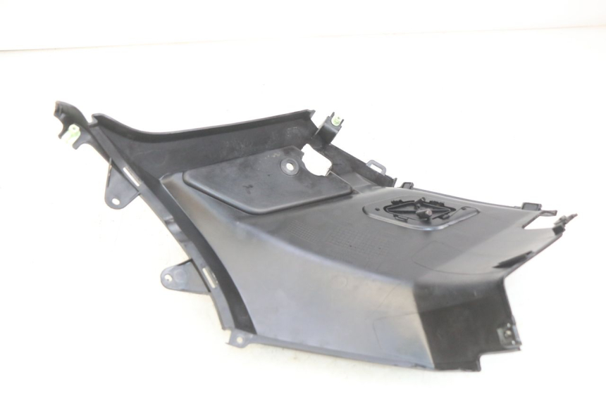 photo de TAPA BAJO EL ASIENTO DERECHO. PEUGEOT KISBEE 2T 50 (2010 - 2017)