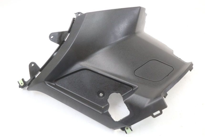 photo de TAPA DEBAJO DEL ASIENTO DERECHO PEUGEOT KISBEE 4T 50 (2010 - 2017)