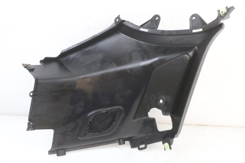 photo de TAPA DEBAJO DEL ASIENTO DERECHO PEUGEOT KISBEE 4T 50 (2010 - 2017)