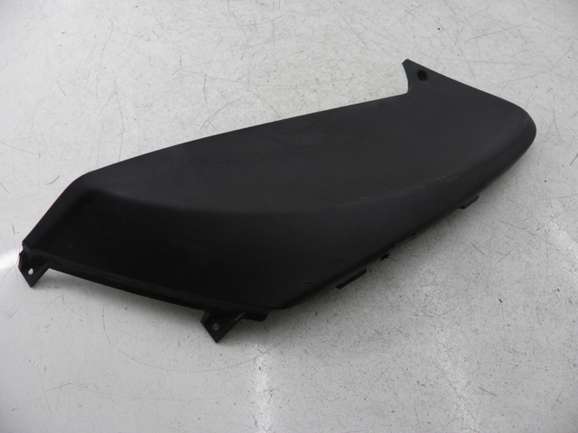 photo de TAPA BAJO ASIENTO DERECHO PIAGGIO FLY 2T 50 (2004 - 2017)