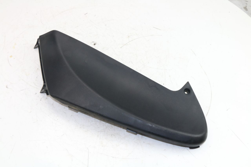 photo de TAPA BAJO ASIENTO DERECHO PIAGGIO FLY 4T 50 (2004 - 2010)