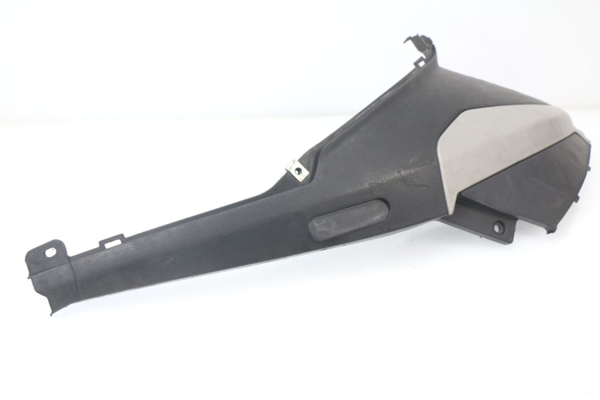 photo de TAPA BAJO ASIENTO DERECHO PIAGGIO NRG 50 (2004 - 2017)