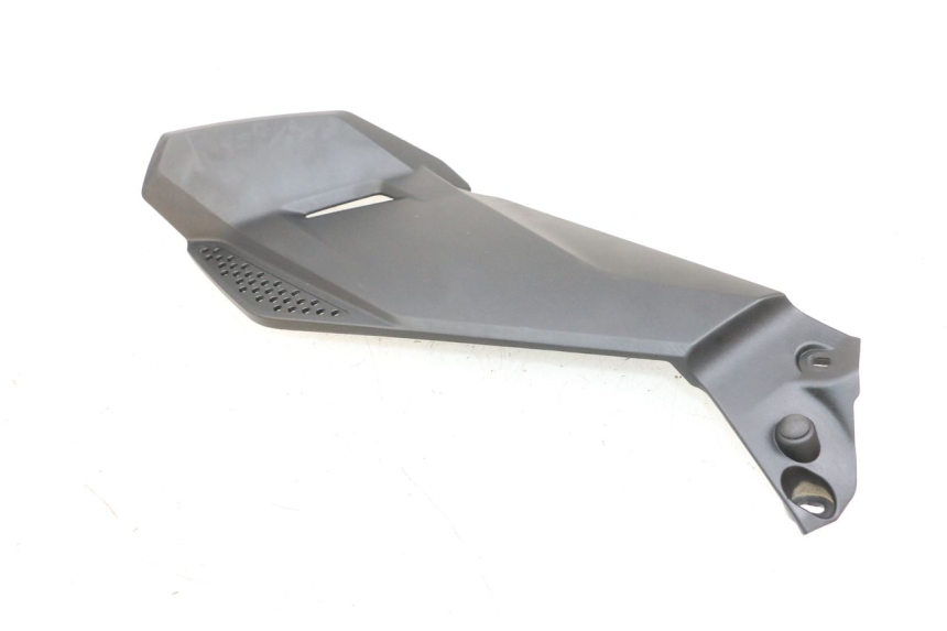 photo de TAPA BAJO ASIENTO DERECHO BMW R GS 1250 (2021 - 2024) - Primer plano técnico