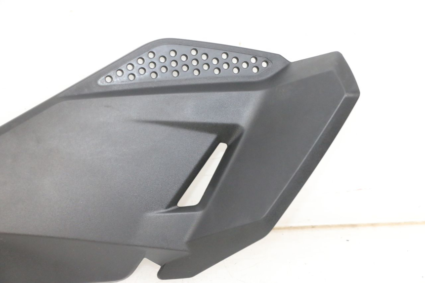 photo de TAPA BAJO ASIENTO DERECHO BMW R GS 1250 (2021 - 2024) - Detalles de los puntos de fijación