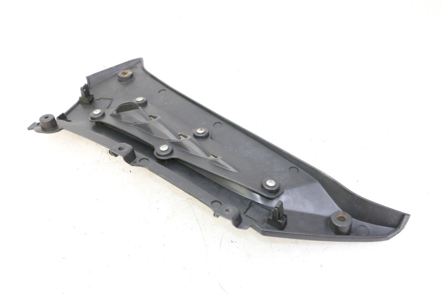 photo de TAPA BAJO ASIENTO DERECHO MAG POWER R-STREET 50 (2016 - 2025)