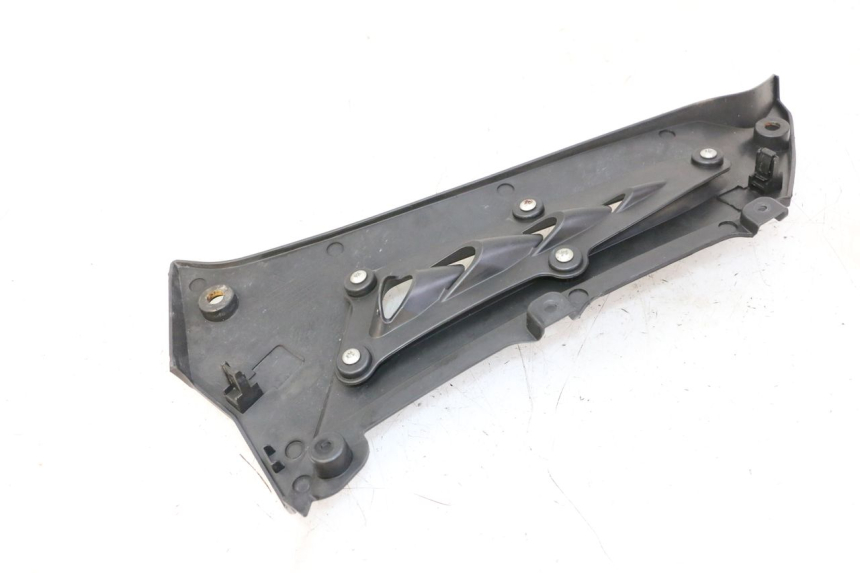 photo de TAPA BAJO ASIENTO DERECHO MAG POWER R-STREET 50 (2016 - 2025)