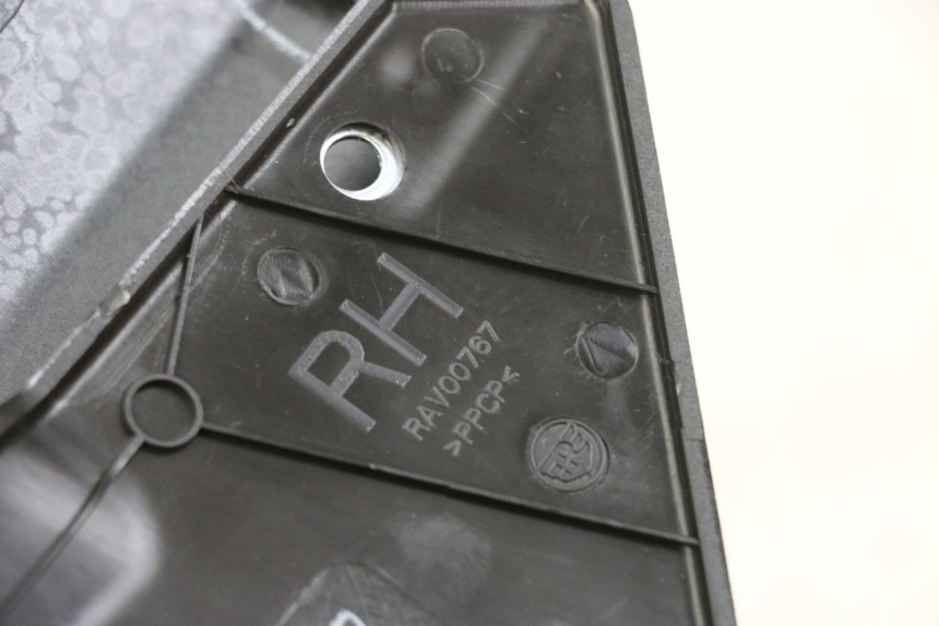 photo de TAPA BAJO ASIENTO DERECHO ROYAL ENFIELD SCRAM 411 (2022 - 2024)