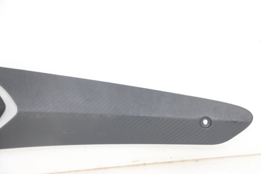 photo de TAPA BAJO ASIENTO DERECHO GILERA RUNNER SL 50 (2006 - 2009)