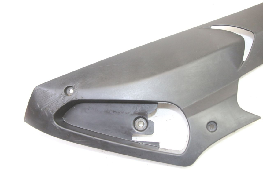 photo de TAPA BAJO ASIENTO DERECHO GILERA RUNNER SP 50 (2006 - 2008)