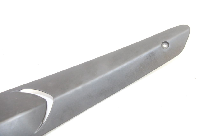 photo de TAPA BAJO ASIENTO DERECHO GILERA RUNNER SP 50 (2006 - 2008)
