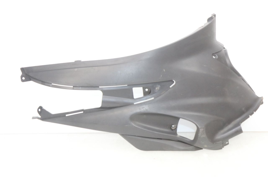 photo de TAPA BAJO EL ASIENTO DERECHO SUZUKI SIXTEEN 125 (2008 - 2010)