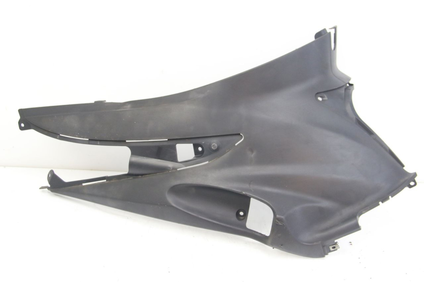 photo de TAPA BAJO EL ASIENTO DERECHO SUZUKI SIXTEEN 125 (2008 - 2010)