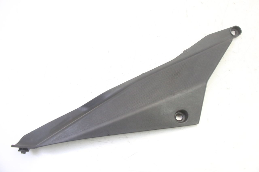 photo de TAPA BAJO ASIENTO DERECHO GILERA SMT SUPERMOTARD 50 (2009 - 2017)