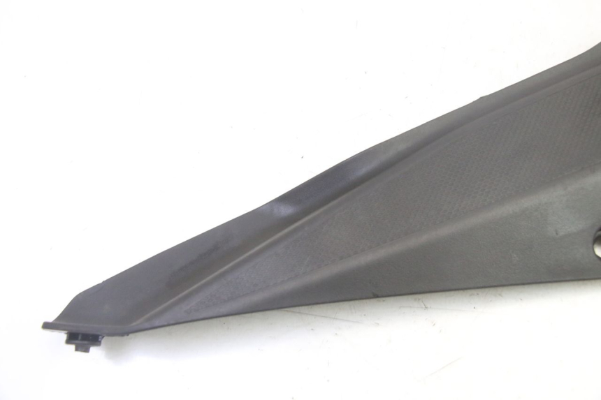 photo de TAPA BAJO ASIENTO DERECHO GILERA SMT SUPERMOTARD 50 (2009 - 2017)