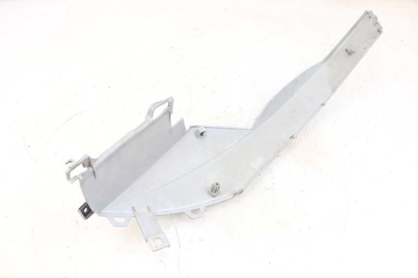 photo de TAPA BAJO ASIENTO DERECHO PEUGEOT SPEEDFIGHT 4 4T EFI 50 (2021 - 2025) - Detalles de los puntos de fijación