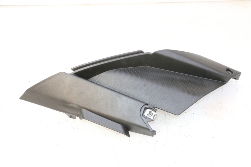 photo de TAPA BAJO ASIENTO DERECHO APRILIA SR R 2T LC 50 (2018 - 2021)