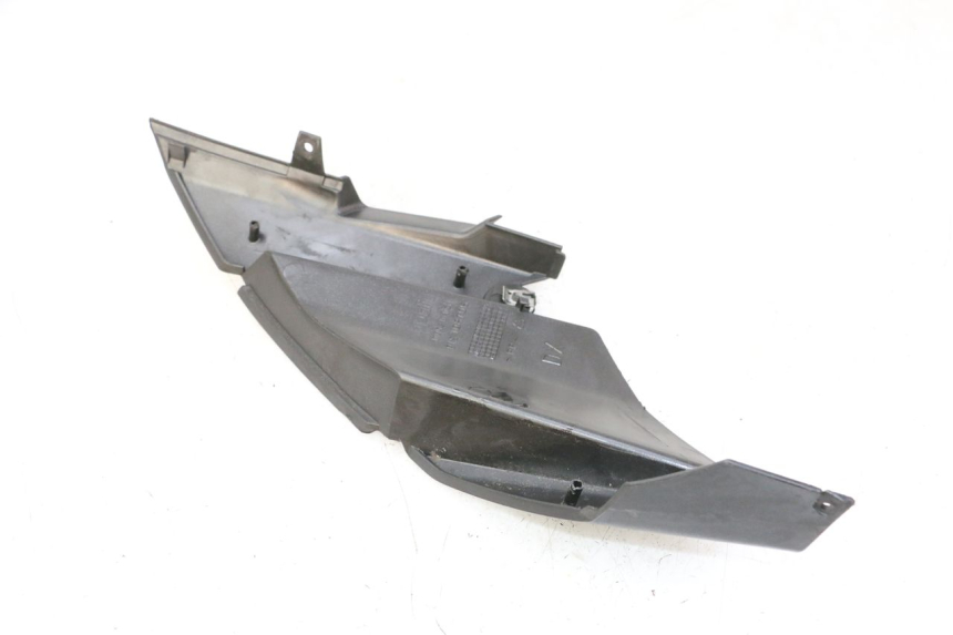 photo de TAPA BAJO ASIENTO DERECHO APRILIA SR R 2T LC 50 (2018 - 2021)