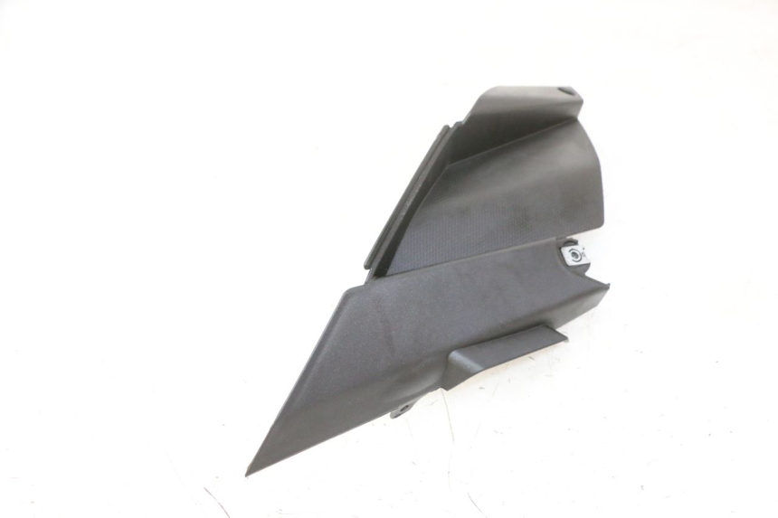 photo de TAPA BAJO ASIENTO DERECHO APRILIA SR R 2T LC 50 (2018 - 2021)