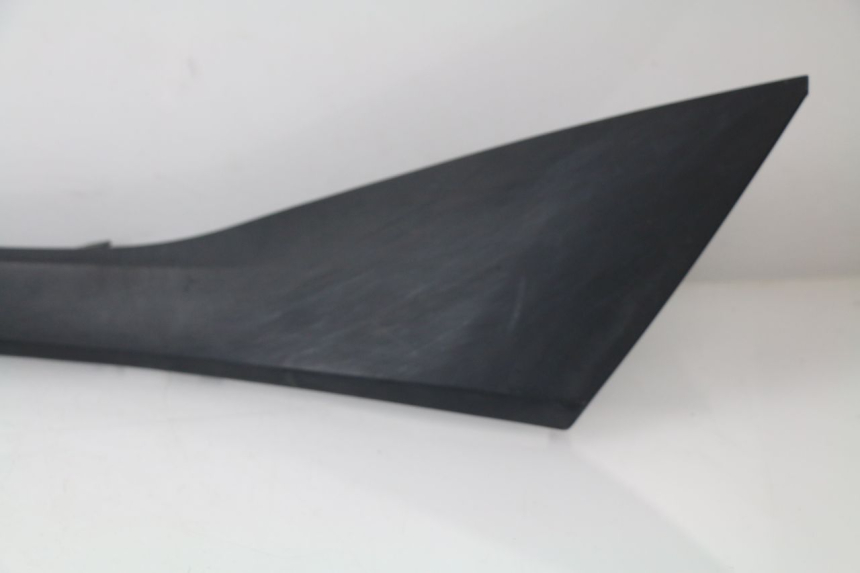 photo de TAPA BAJO ASIENTO DERECHO SUZUKI AN BURGMAN 400 (2006 - 2010)