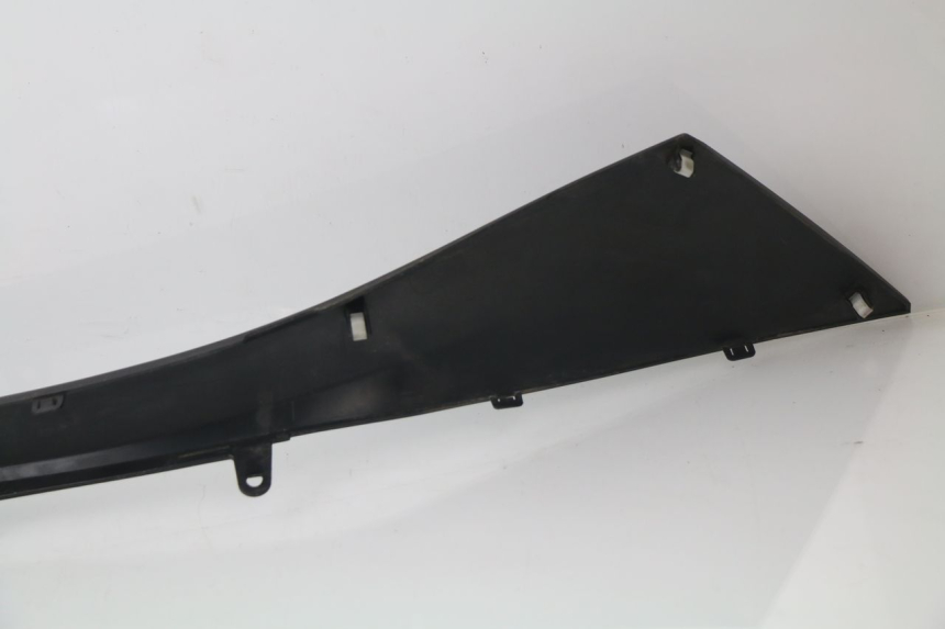 photo de TAPA BAJO ASIENTO DERECHO SUZUKI AN BURGMAN 400 (2006 - 2010)