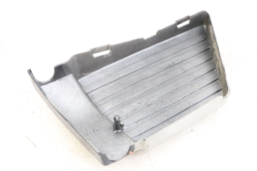 photo de TAPA BAJO ASIENTO DERECHO SUZUKI GSX E 250 (1982 - 1983)