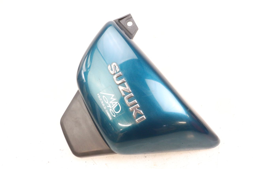 photo de TAPA BAJO ASIENTO DERECHO SUZUKI GZ MARAUDER 125 (1998 - 2004)