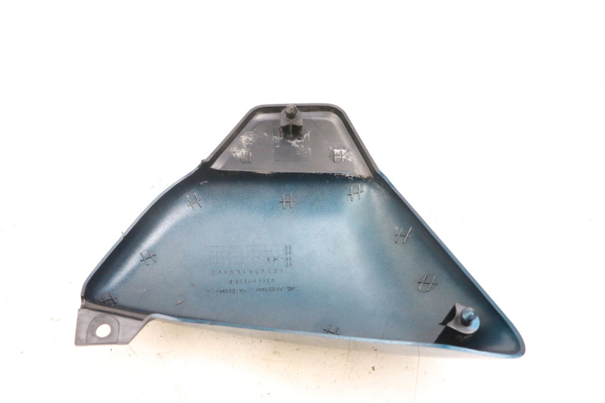 photo de TAPA BAJO ASIENTO DERECHO SUZUKI GZ MARAUDER 125 (1998 - 2004)