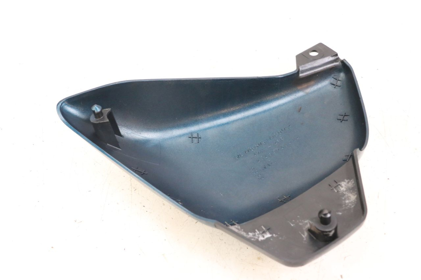photo de TAPA BAJO ASIENTO DERECHO SUZUKI GZ MARAUDER 125 (1998 - 2004)