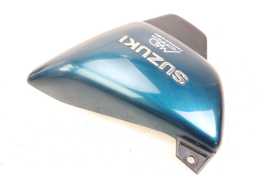 photo de TAPA BAJO ASIENTO DERECHO SUZUKI GZ MARAUDER 125 (1998 - 2004)