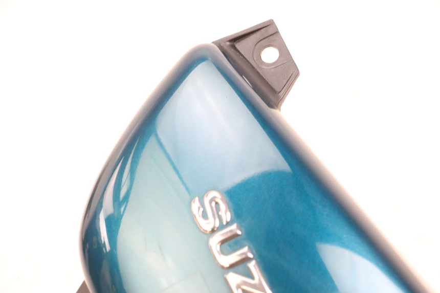 photo de TAPA BAJO ASIENTO DERECHO SUZUKI GZ MARAUDER 125 (1998 - 2004)