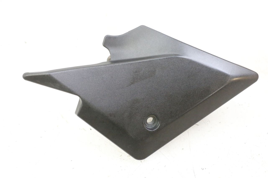 photo de TAPA BAJO ASIENTO DERECHO SUZUKI SV S 650 (2003 - 2009)