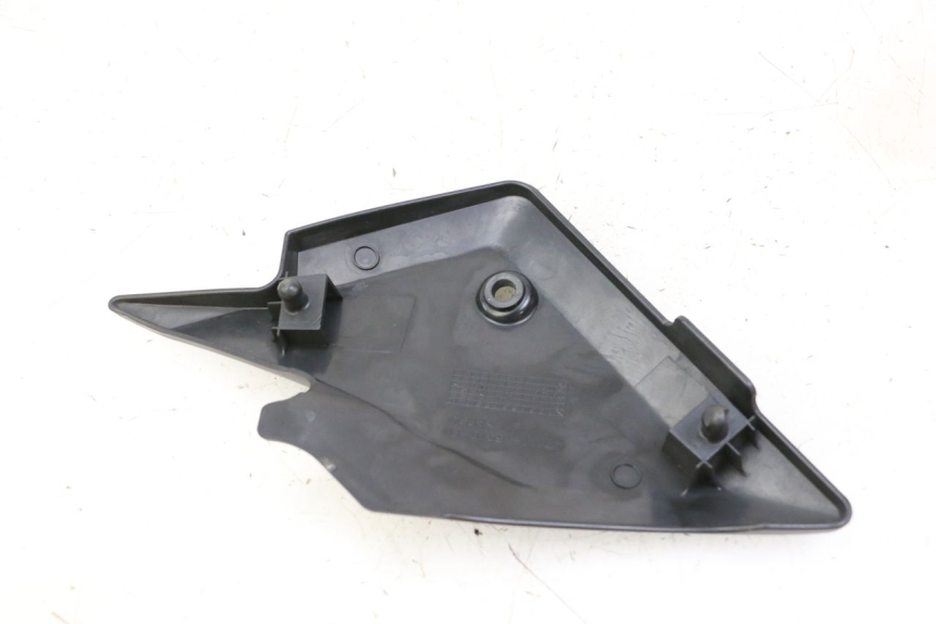 photo de TAPA BAJO ASIENTO DERECHO SUZUKI SV S 650 (2003 - 2009)
