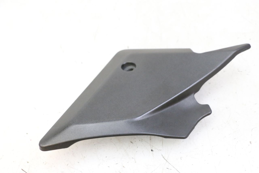 photo de TAPA BAJO ASIENTO DERECHO SUZUKI SV S 650 (2003 - 2009)