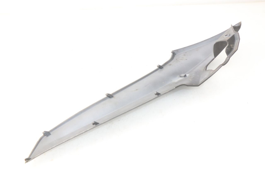 photo de TAPA BAJO ASIENTO DERECHO SYM JOYMAX 250 (2013 - 2017)