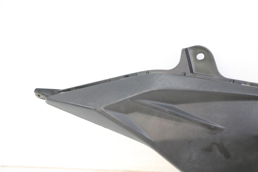 photo de TAPA BAJO EL ASIENTO DERECHO SYM ORBIT III 3 4T 50 (2018 - 2021)