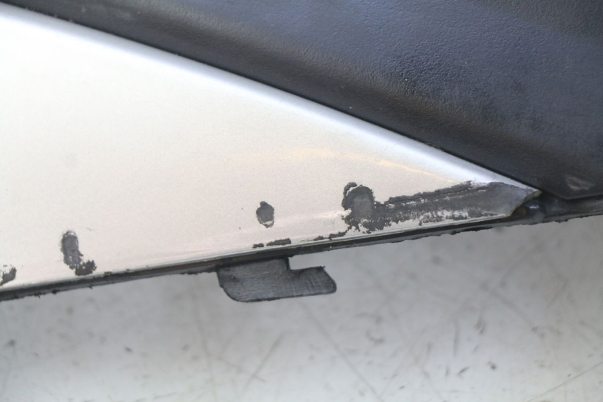 photo de TAPA BAJO EL ASIENTO DERECHO. TNT MOTOR GRIDO 2T 50 (2010 - 2019)