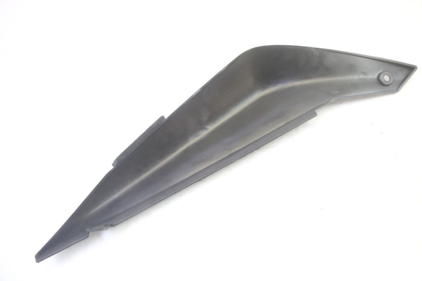 photo de TAPA BAJO ASIENTO DERECHO KSR TR SM 50 (2015 - 2018) - Primer plano técnico