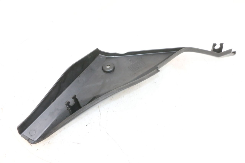photo de TAPA BAJO ASIENTO DERECHO YAMAHA TZR 50 (2008 - 2016) - Detalle de la pieza