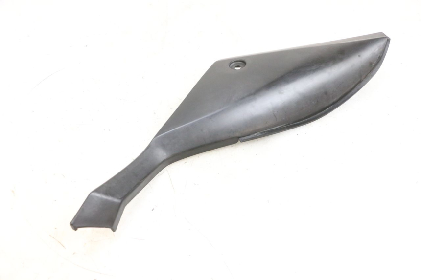 photo de TAPA BAJO ASIENTO DERECHO YAMAHA TZR 50 (2008 - 2016) - Primer plano técnico