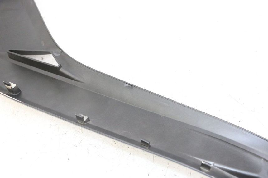photo de TAPA BAJO EL ASIENTO DERECHO YAMAHA X-MAX XMAX 125 (2010 - 2014)