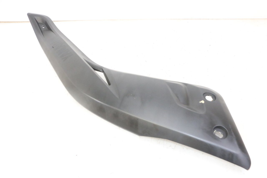 photo de TAPA BAJO EL ASIENTO DERECHO YAMAHA X-MAX XMAX 125 (2010 - 2014)