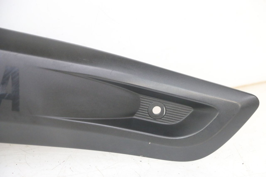photo de TAPA BAJO EL ASIENTO DERECHO YAMAHA X-MAX XMAX 125 (2010 - 2014)