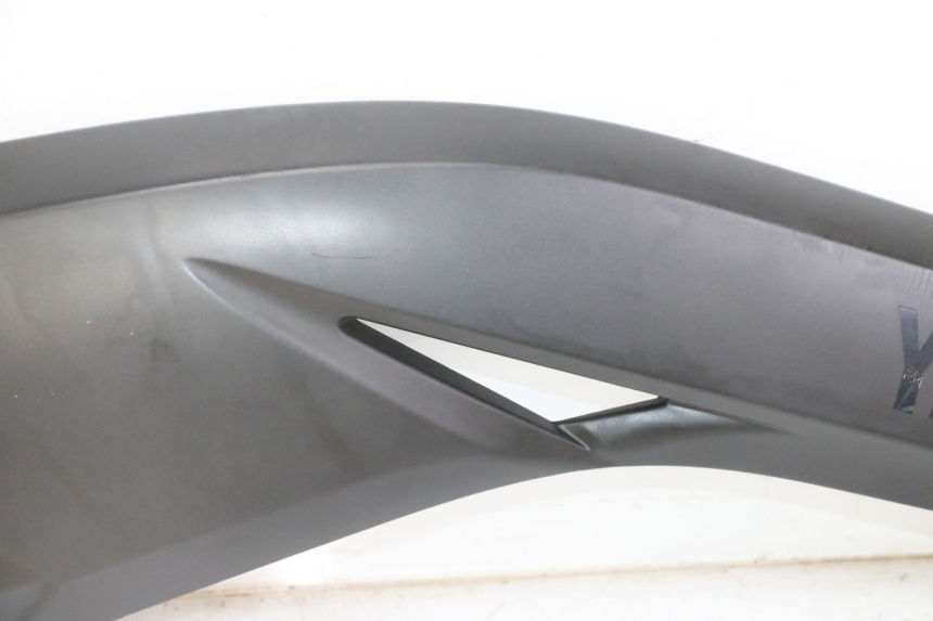 photo de TAPA BAJO EL ASIENTO DERECHO YAMAHA X-MAX XMAX 125 (2010 - 2014)