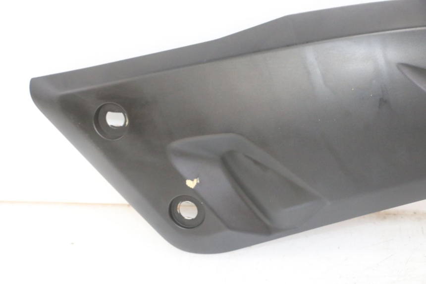 photo de TAPA BAJO EL ASIENTO DERECHO YAMAHA X-MAX XMAX 125 (2010 - 2014)