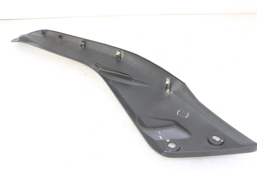 photo de TAPA BAJO EL ASIENTO DERECHO YAMAHA X-MAX XMAX 125 (2010 - 2014)