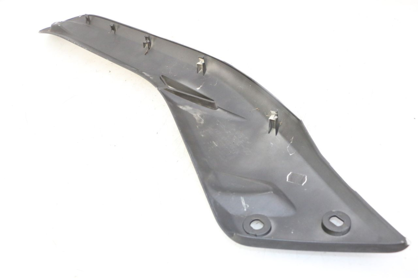 photo de TAPA BAJO EL ASIENTO DERECHO YAMAHA X-MAX XMAX 125 (2010 - 2014)