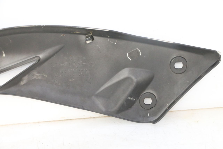 photo de TAPA BAJO EL ASIENTO DERECHO YAMAHA X-MAX XMAX 125 (2010 - 2014)