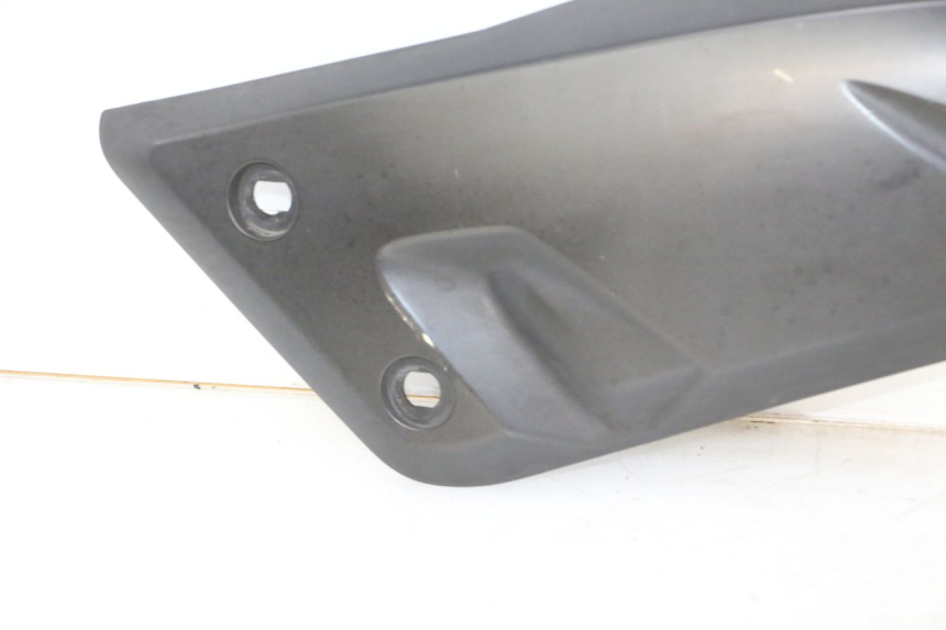 photo de TAPA BAJO EL ASIENTO DERECHO YAMAHA X-MAX XMAX 125 (2010 - 2014)